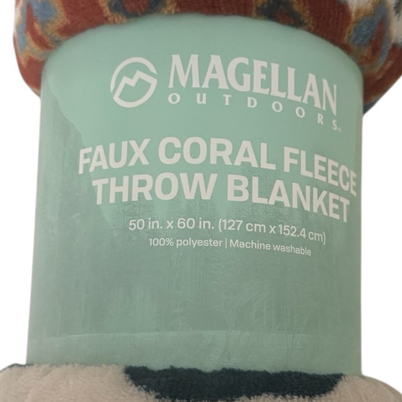 Magellan Outdoors Faux Coral Fleece Throw Blanket - Picture 2 of 3